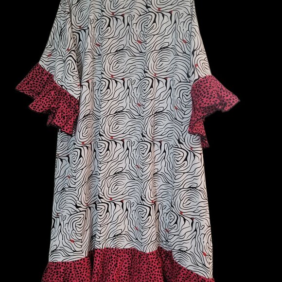 ONE SIZE V-neck beautiful soft fabric Custom made lounge or relaxing dress. - Picture 8 of 8